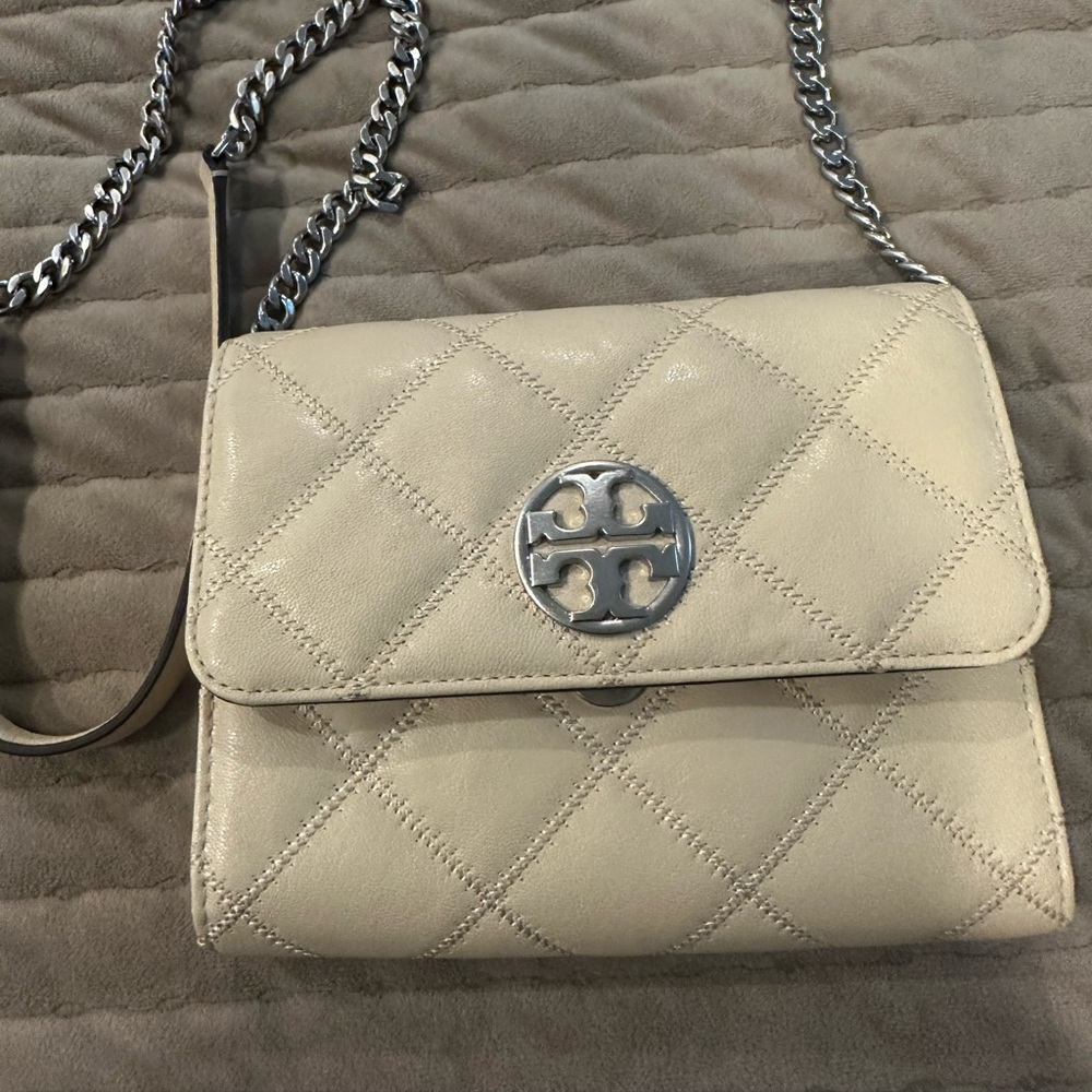 Tory Burch Cream/Beige Cross Body purse